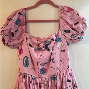 Vixen by Michelin Pitt, size L Pink Puff Sleeve Dress with Makeup Print